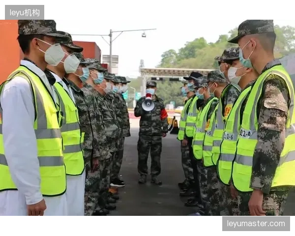 经验丰富的后防领袖布龙状态将是防线稳定的关键，他的缺阵会带来体系性风险。